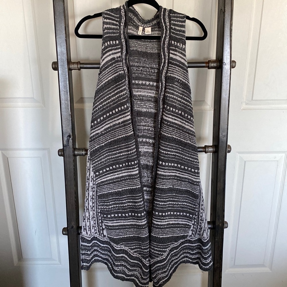 Anthropologie Strata knit vest, grey motif. size M/L